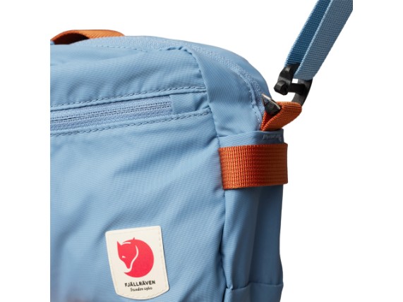 High_Coast_Crossbody_23227-543_C_MODEL_FJR-3