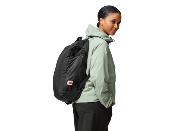 High_Coast_Duffel_22_23200266-550_MODEL_FJR_4