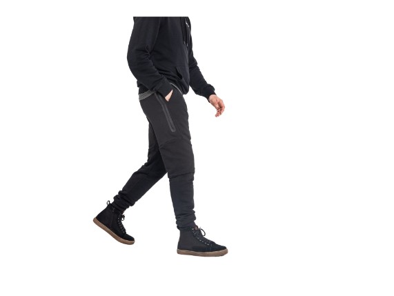 JDJ5001_Jogger_Black_Model_hires_505A3202