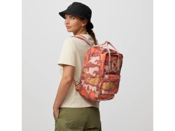 kanken_graphics_laptop_15_23200359-302-986_c_model_2154