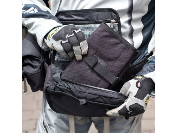 kriega+R8+waistpack-lifestyle-toolroll