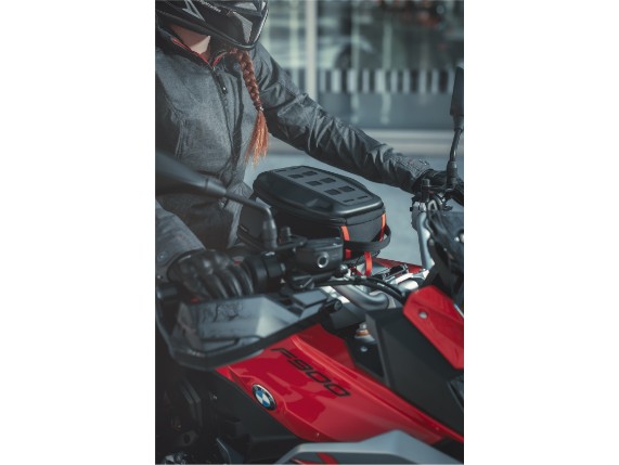 PRO_TRS_Daypack_Lifestyle-18