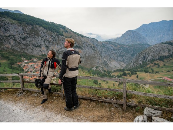 REVIT_DIRT_ADV_Q4_2025_sRGB_300ppi_FINAL_MRG_0520