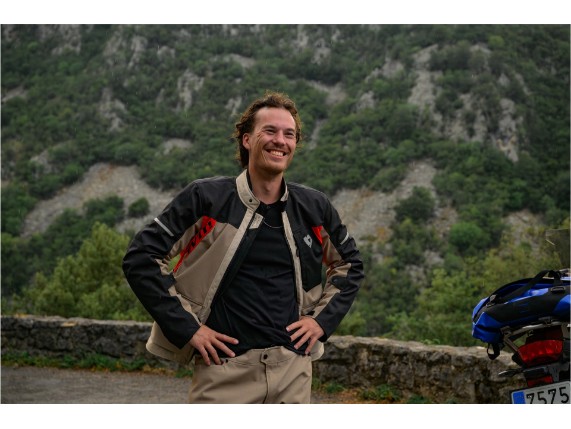 REVIT_DIRT_ADV_Q4_2025_sRGB_300ppi_FINAL_MRG_3508