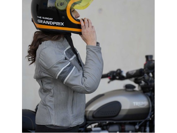 010910_ionalady_141_3