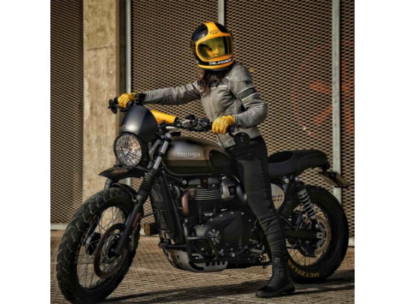 010910_ionalady_141_4