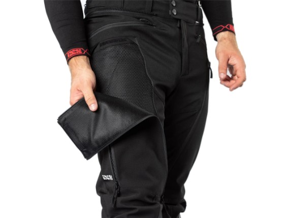 X2-055405-003_model_09_Venture_Air_1-0_Pants_black