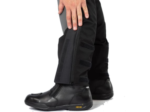 X2-055405-003_model_12_Venture_Air_1-0_Pants_black