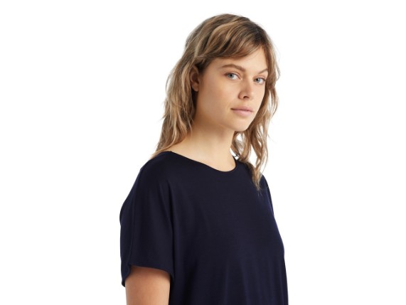 SS22-Women-Drayden-Reversible-SS-Top-MIDNIGHT NAVY-0A56ES401_4