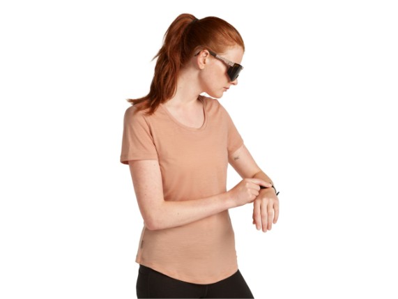 SS25-BM-W-Women Merino Blend 125 Cool-Lite- Sphere SS Scoop Tee-0A56ZP0AC_04