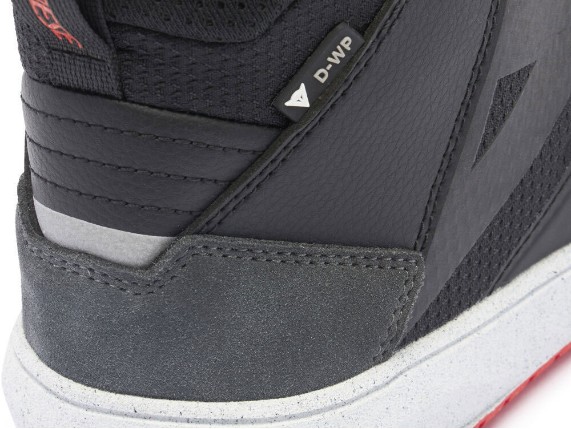 Dainese Suburb D-WP 2.0 wasserdichte Motorradschuhe (schwarz / weiß / rot)