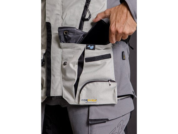 773x1080-APOLLO-detalle-6-2-large-waterproof-hand-pockets