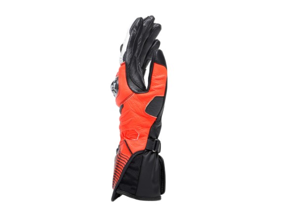 AMR3XY_DAINESE22M.00005AB_SN006851_CLOSEUP02-1920x0_AD2I3G