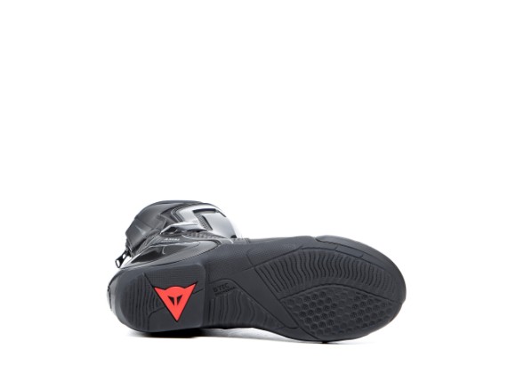 K2FPE0_DAINESE22M.000059S_SN006832_CLOSEUP04-1920x0_E9RUGX