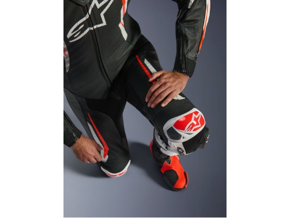 Medium-3150226_1231_GP_TECH_5_1PC_LTH_SUIT_DT