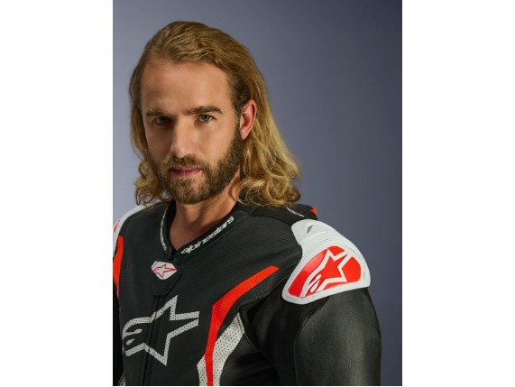 Medium-3150226_1231_GP_TECH_5_1PC_LTH_SUIT_DT1