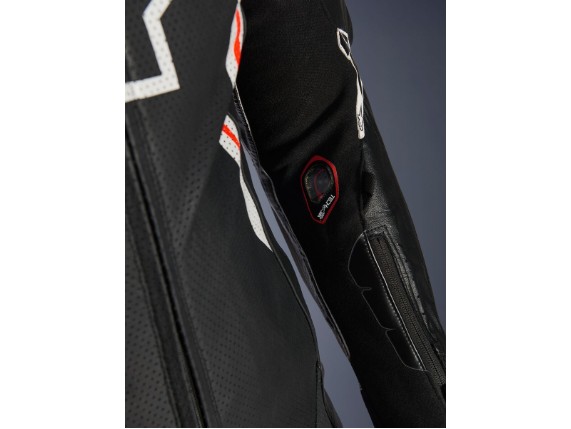 Medium-3150226_1231_GP_TECH_5_1PC_LTH_SUIT_DT2