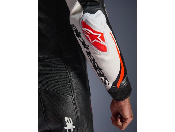 Medium-3150226_1231_GP_TECH_5_1PC_LTH_SUIT_DT4