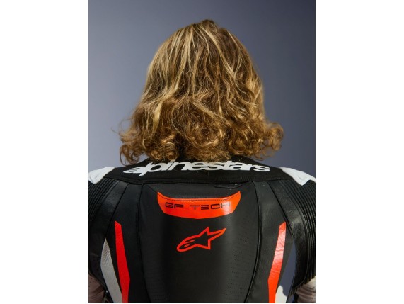 Medium-3150226_1231_GP_TECH_5_1PC_LTH_SUIT_DT5