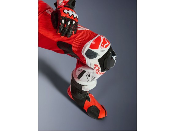 Medium-3150226-3310_GP_TECH_V5_1PC_LTH_SUIT_DT5