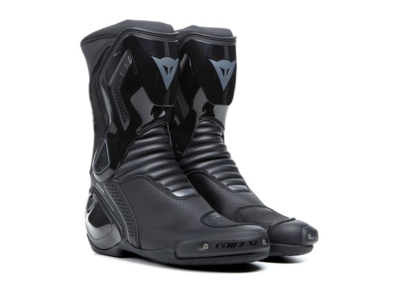 NLU8GH_DAINESE22M.000059S_SN006832_CLOSEUP01-1920x0_T7UCR3