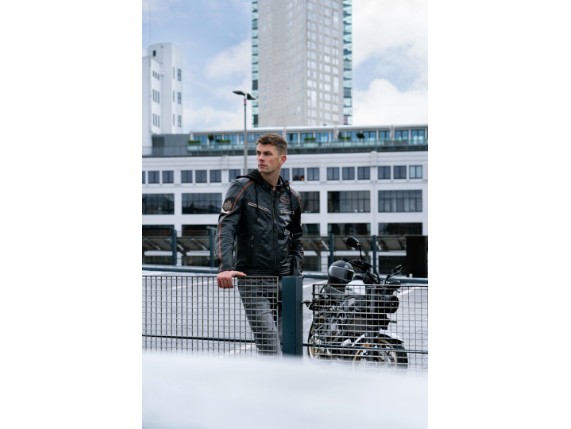 detr_biker_braun