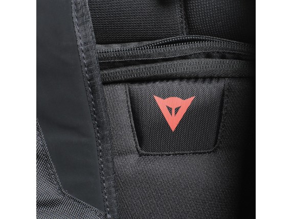 d-gambit-backpack-stealth-black (1)
