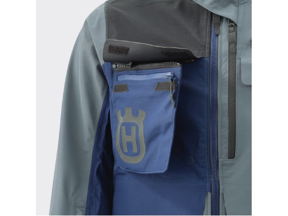 pho_hs_closeup_118501_3hs23000990x_gotland_jacket_wp_detail_2__sall__awsg__v1