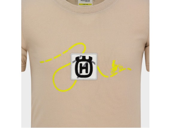 pho_hs_pers_vs_198653_3hs26001610x_kids_horizon_patch_tee_detail__sall__awsg__v1