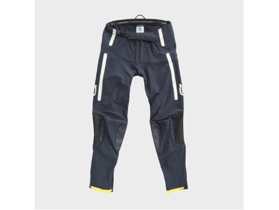 pho_hs_pers_vs_65192_3hs21000570x_origin_pants_front__sall__awsg__v1