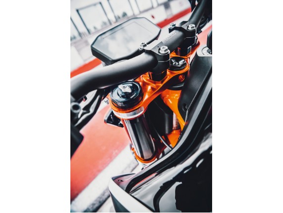 pho_pp_mon_6410199914404a_montiert__sall__awsg__v1