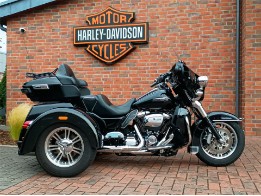 FLHTCUTG Tri Glide Ultra