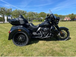 FLHTCUTG Tri Glide