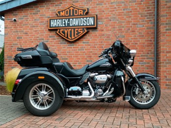 FLHTCUTG Tri Glide Ultra