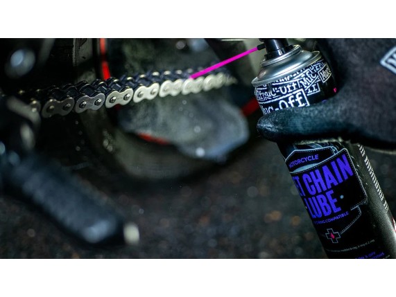 01-611--Moto-Wet-Weather-Chain-LubeDP-Highlight_950x_crop_center