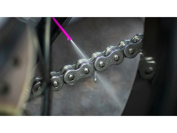 02-611--Moto-Wet-Weather-Chain-LubeDP-Highlight_950x_crop_center