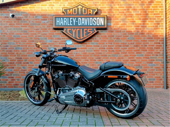 2218c58980384f0c9d1349ebd3d9ccb6