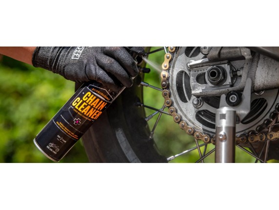 Chain-Cleaner-PDP-Full-width-lifestyle_11b6bb9b-bc9e-47ed-a5e5-f2a4857bc831_1900x_crop_center