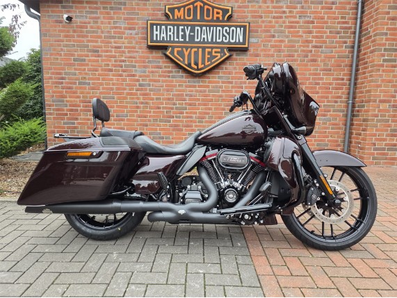 HARLEY-DAVIDSON CVO FLHXSE Street Glide, 0004690