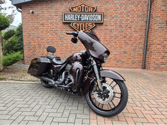 HARLEY-DAVIDSON CVO FLHXSE Street Glide, 0004690