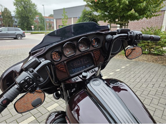 HARLEY-DAVIDSON CVO FLHXSE Street Glide, 0004690
