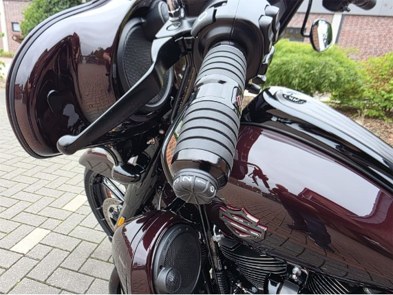HARLEY-DAVIDSON CVO FLHXSE Street Glide, 0004690