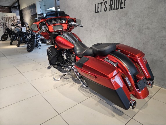 HARLEY-DAVIDSON CVO FLHXSE STREET GLIDE, 0005516