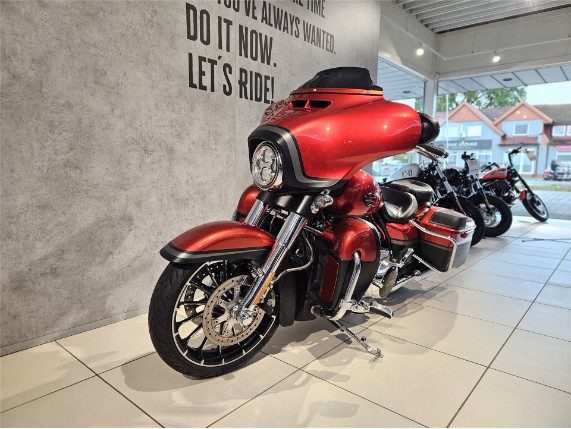 HARLEY-DAVIDSON CVO FLHXSE STREET GLIDE, 0005516