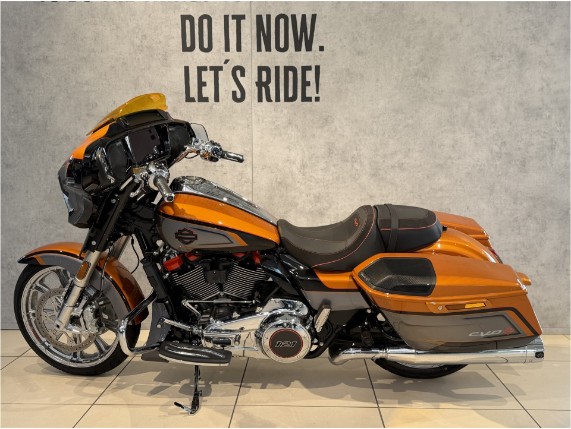 HARLEY-DAVIDSON FLHXSE CVO Street Glide, 0011143