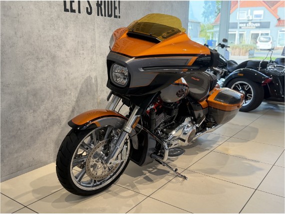 HARLEY-DAVIDSON FLHXSE CVO Street Glide, 0011143