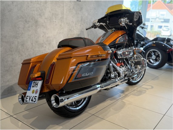 HARLEY-DAVIDSON FLHXSE CVO Street Glide, 0011143