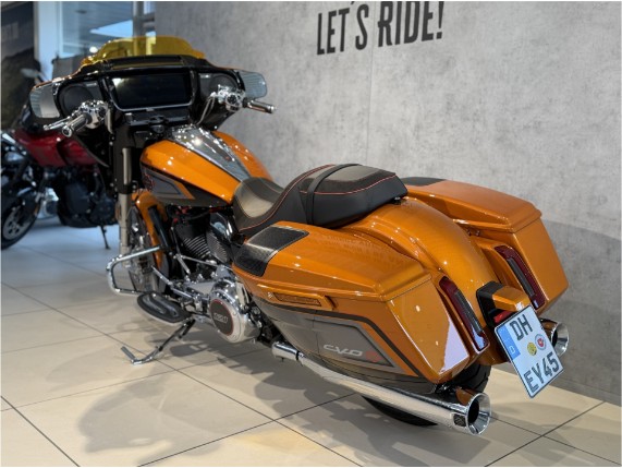 HARLEY-DAVIDSON FLHXSE CVO Street Glide, 0011143