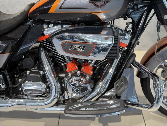 HARLEY-DAVIDSON FLHXSE CVO Street Glide, 0011143