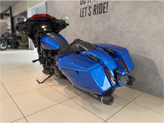 HARLEY-DAVIDSON FLHXSTSE CVO Street Glide ST, 0011279